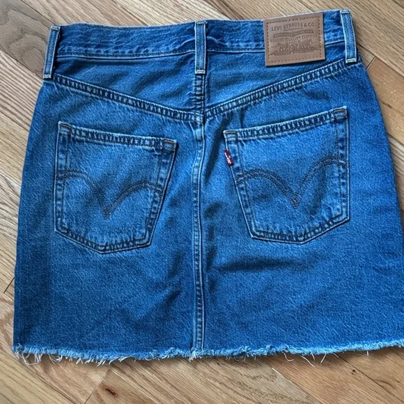 Levi’s Ribcage Mini Skirt - Picture 3 of 3